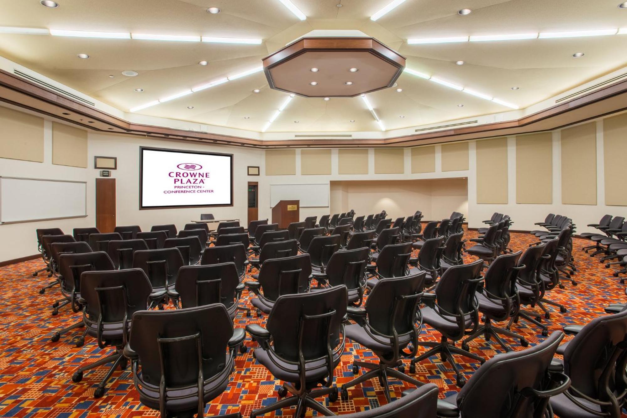 Crowne Plaza - Conference Center By Ihg Hotel