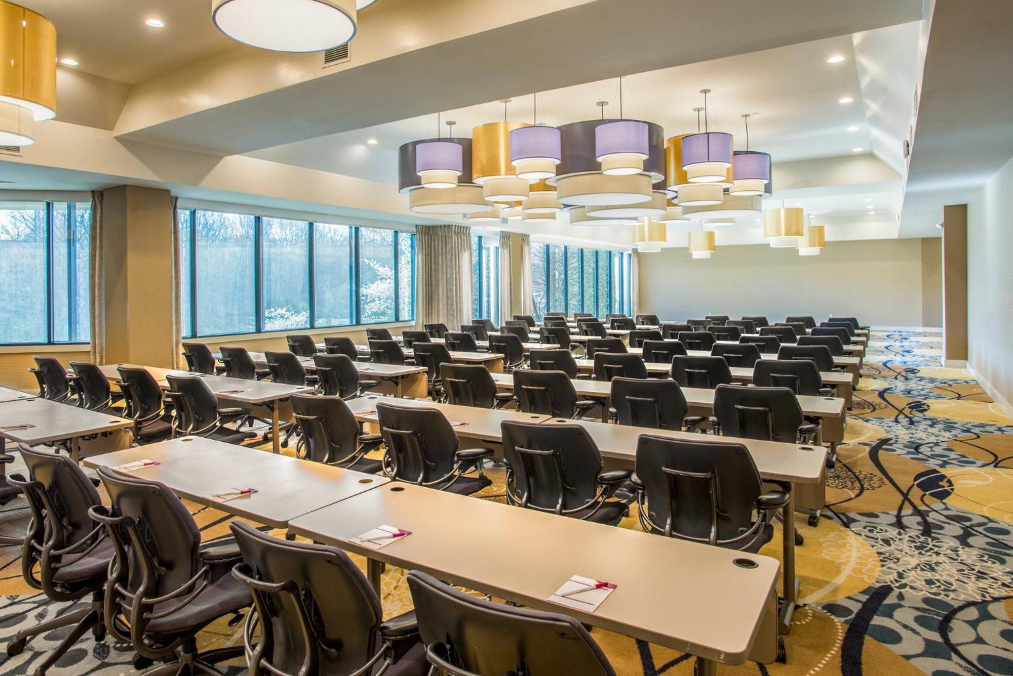 Hotel Crowne Plaza - Conference Center By Ihg 4*