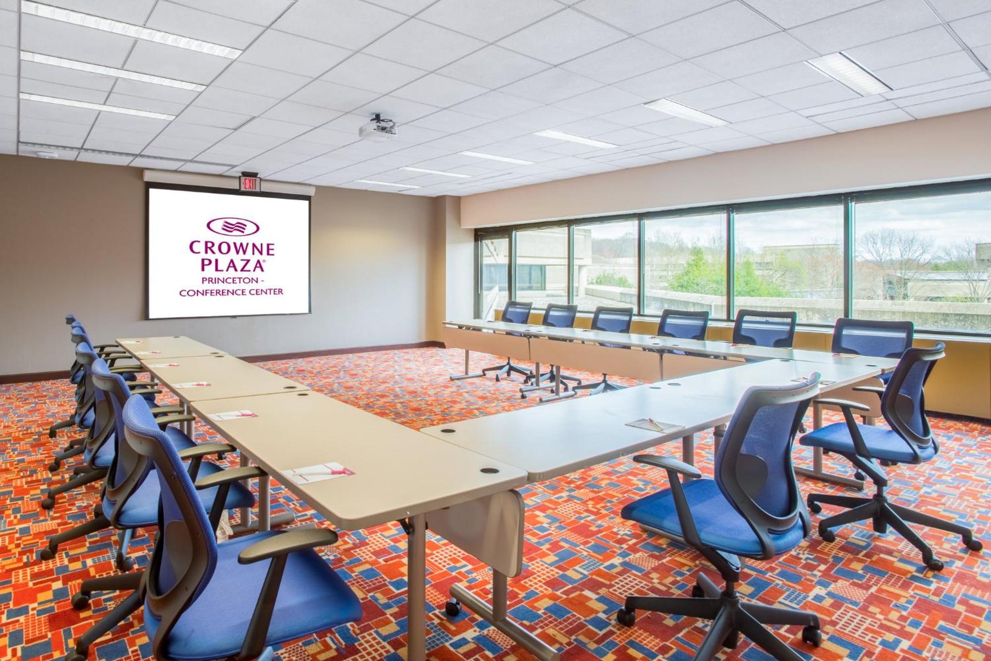 Hotel Crowne Plaza - Conference Center By Ihg