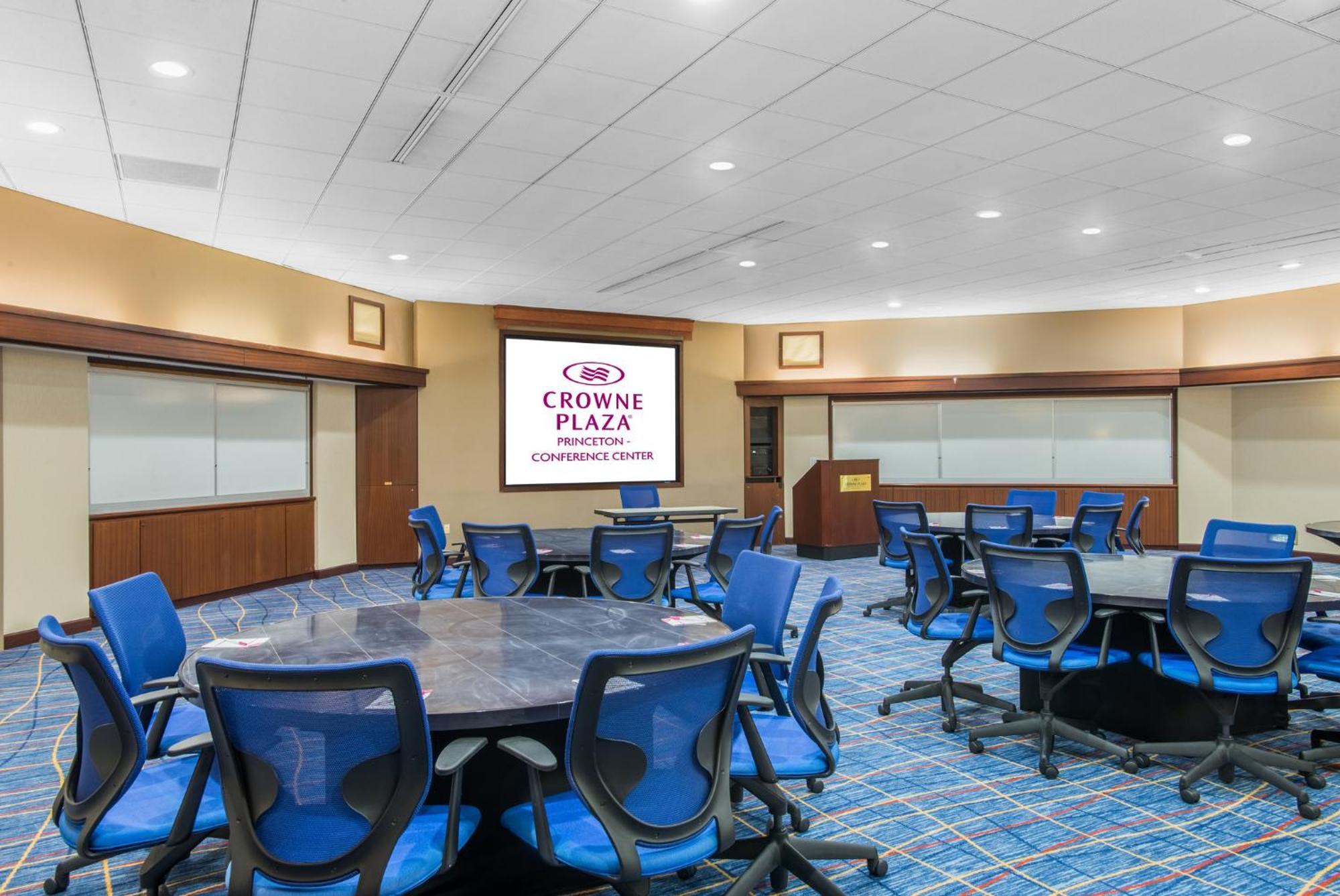 Crowne Plaza - Conference Center By Ihg Hotel