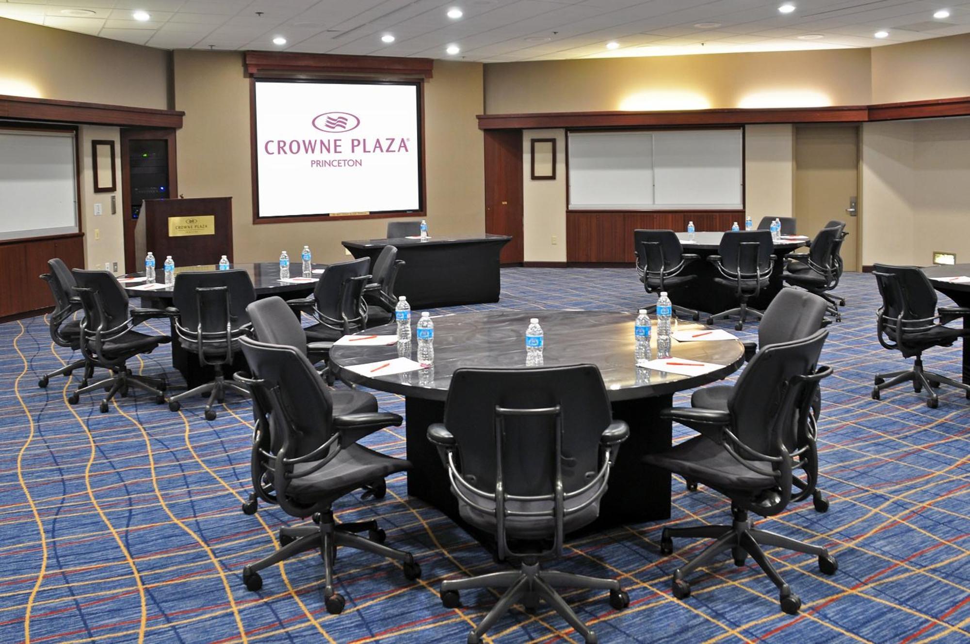 Crowne Plaza - Conference Center By Ihg Hotel