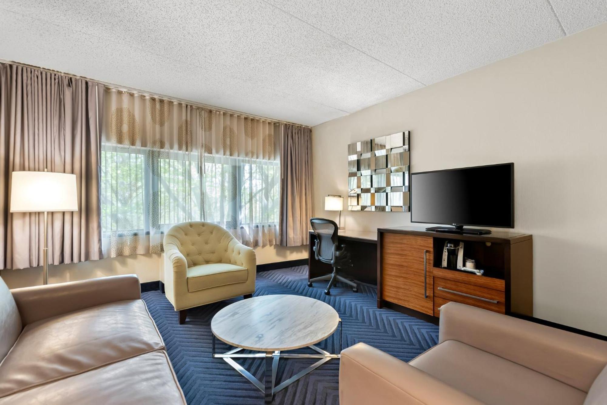 Crowne Plaza - Conference Center By Ihg 4*