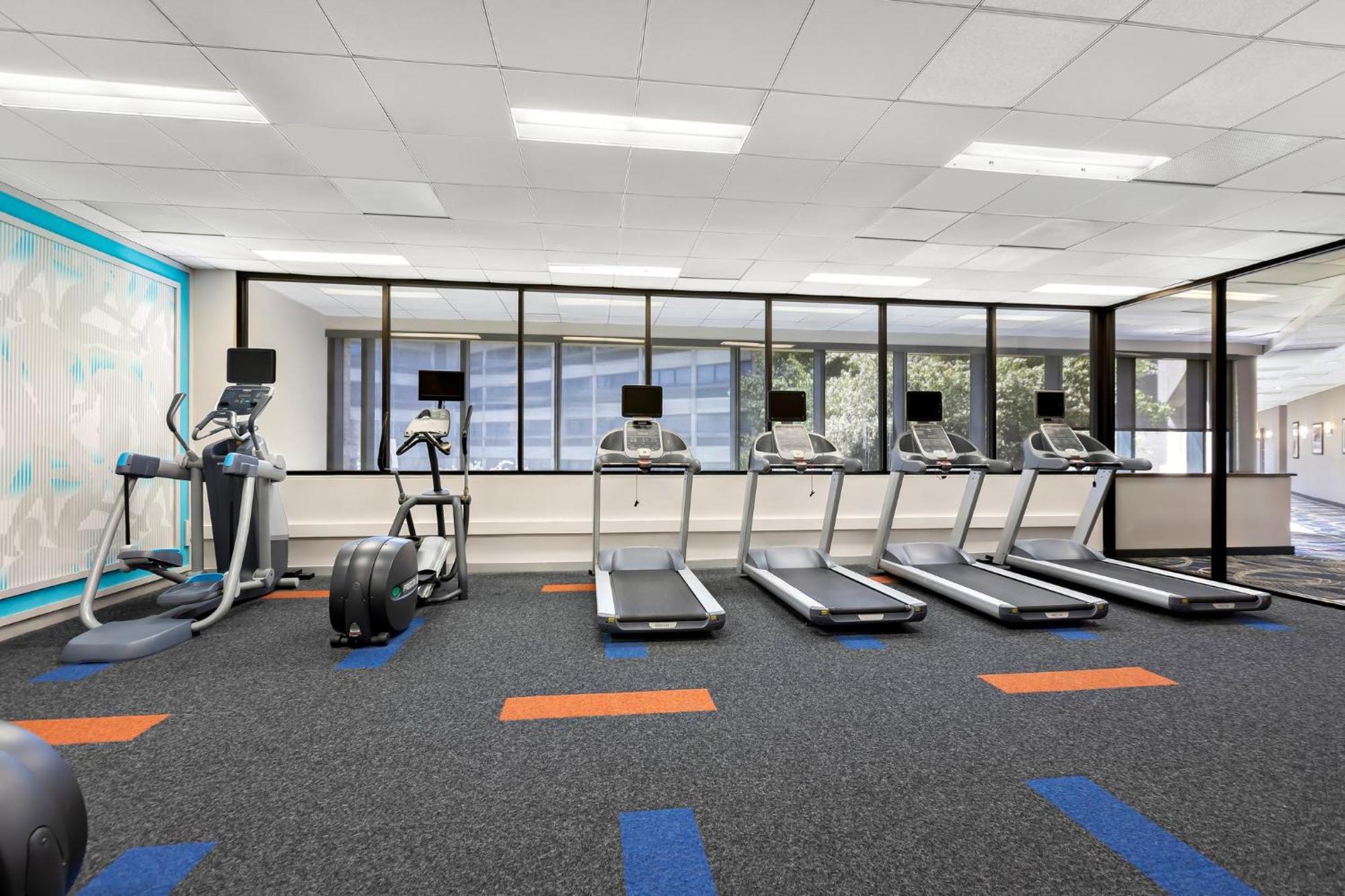 Crowne Plaza - Conference Center By Ihg Hotel 4*
