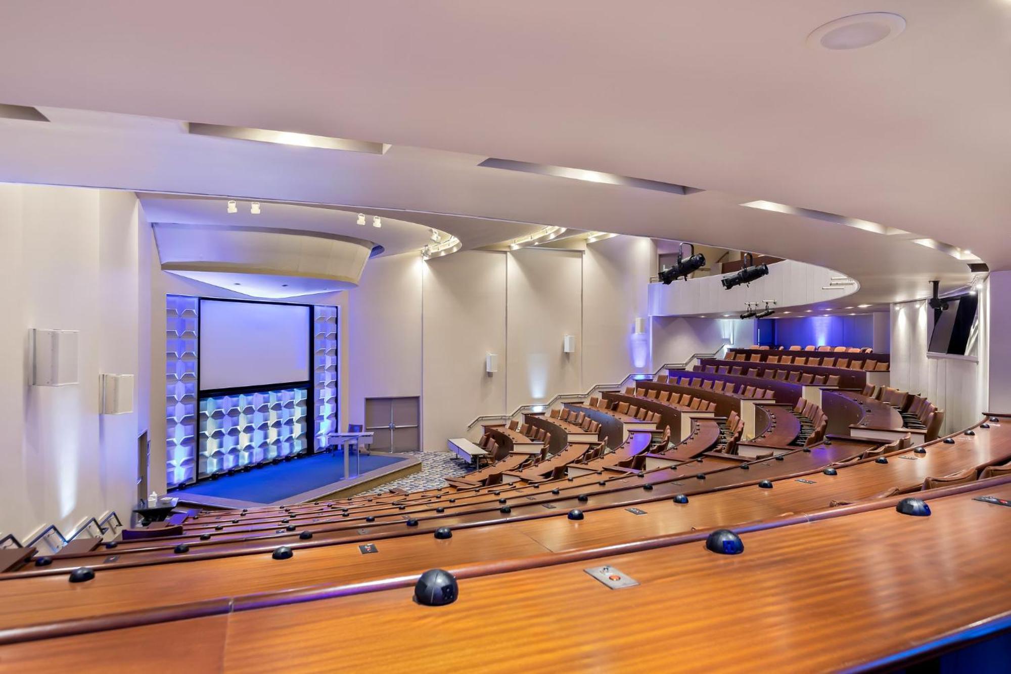 Crowne Plaza - Conference Center By Ihg Hotel 4*