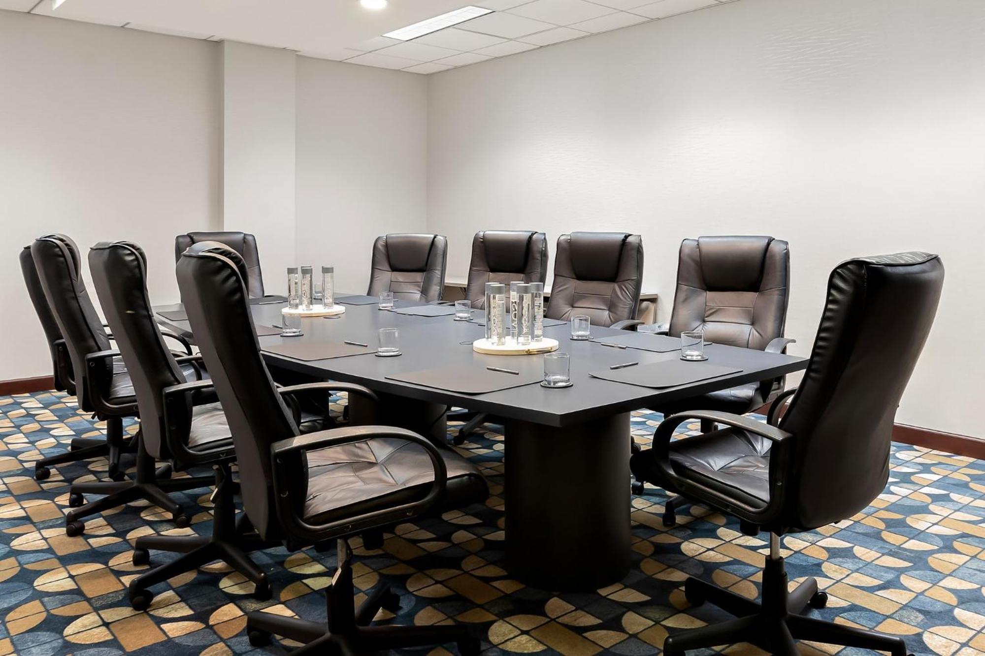 Hotel Crowne Plaza - Conference Center By Ihg 4*