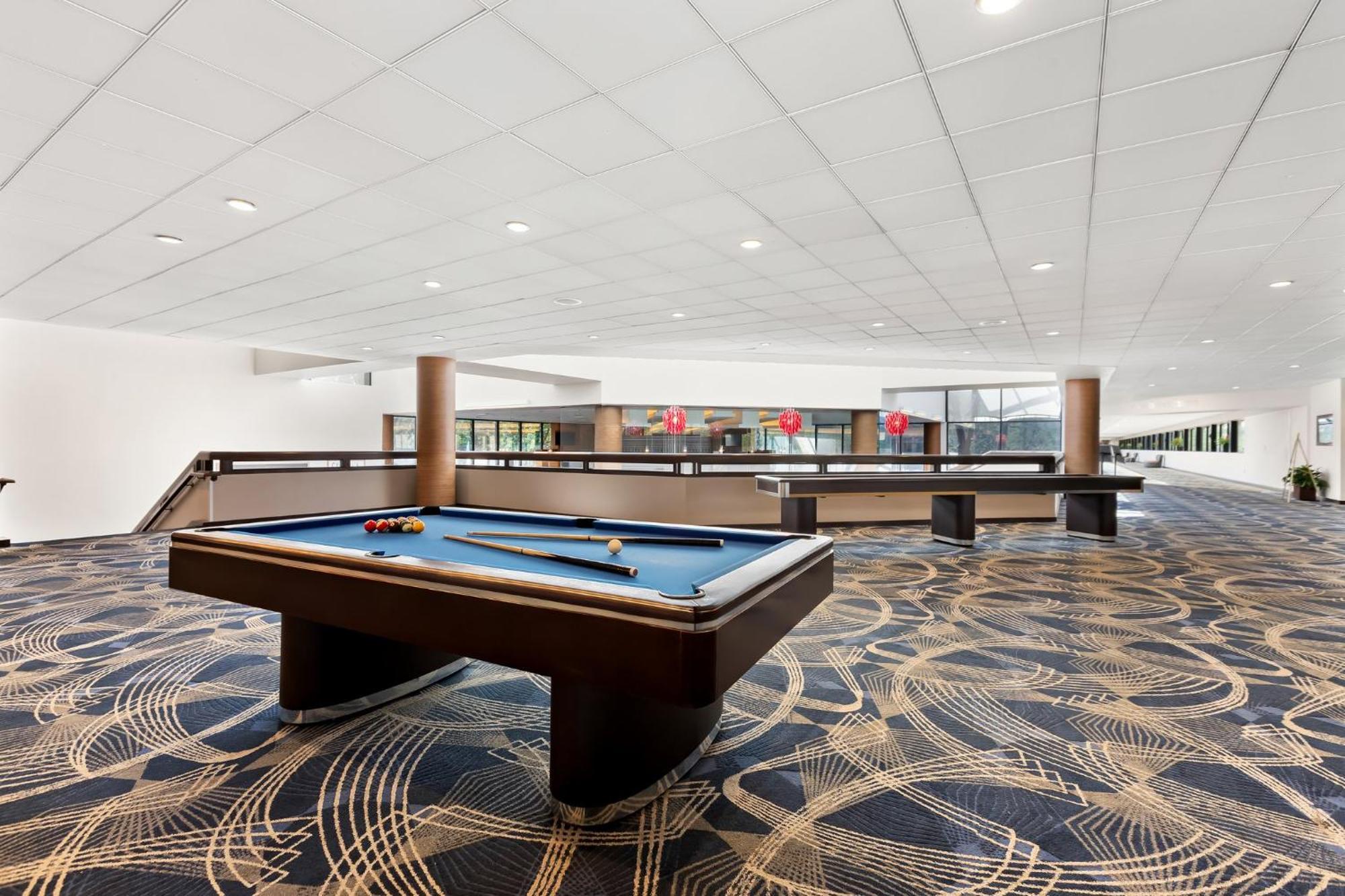 Hotel Crowne Plaza - Conference Center By Ihg 4*