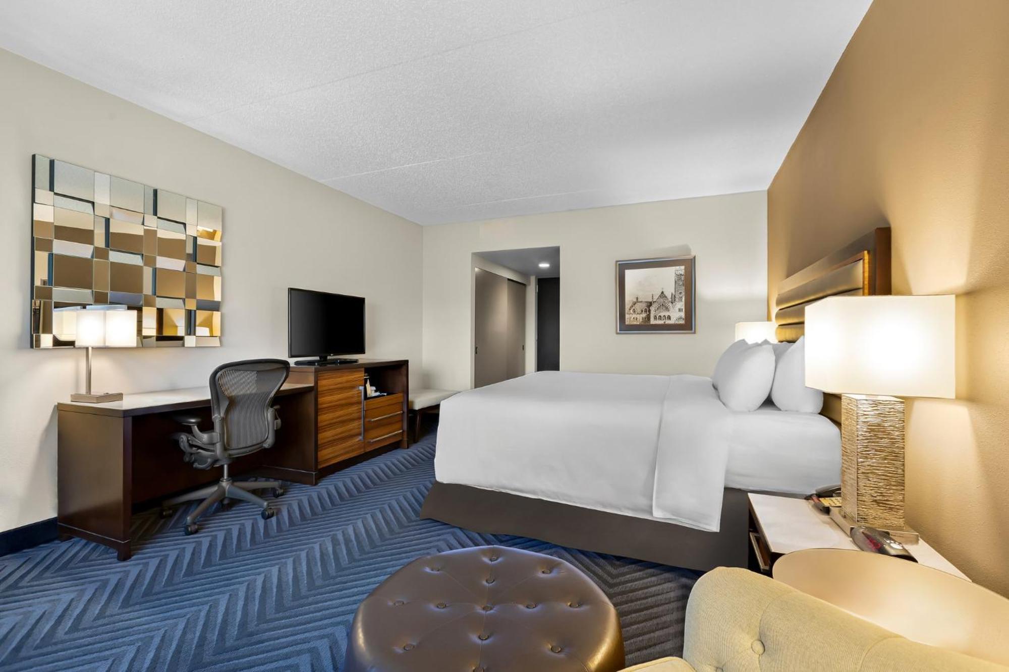 Crowne Plaza - Conference Center By Ihg Hotel 4*