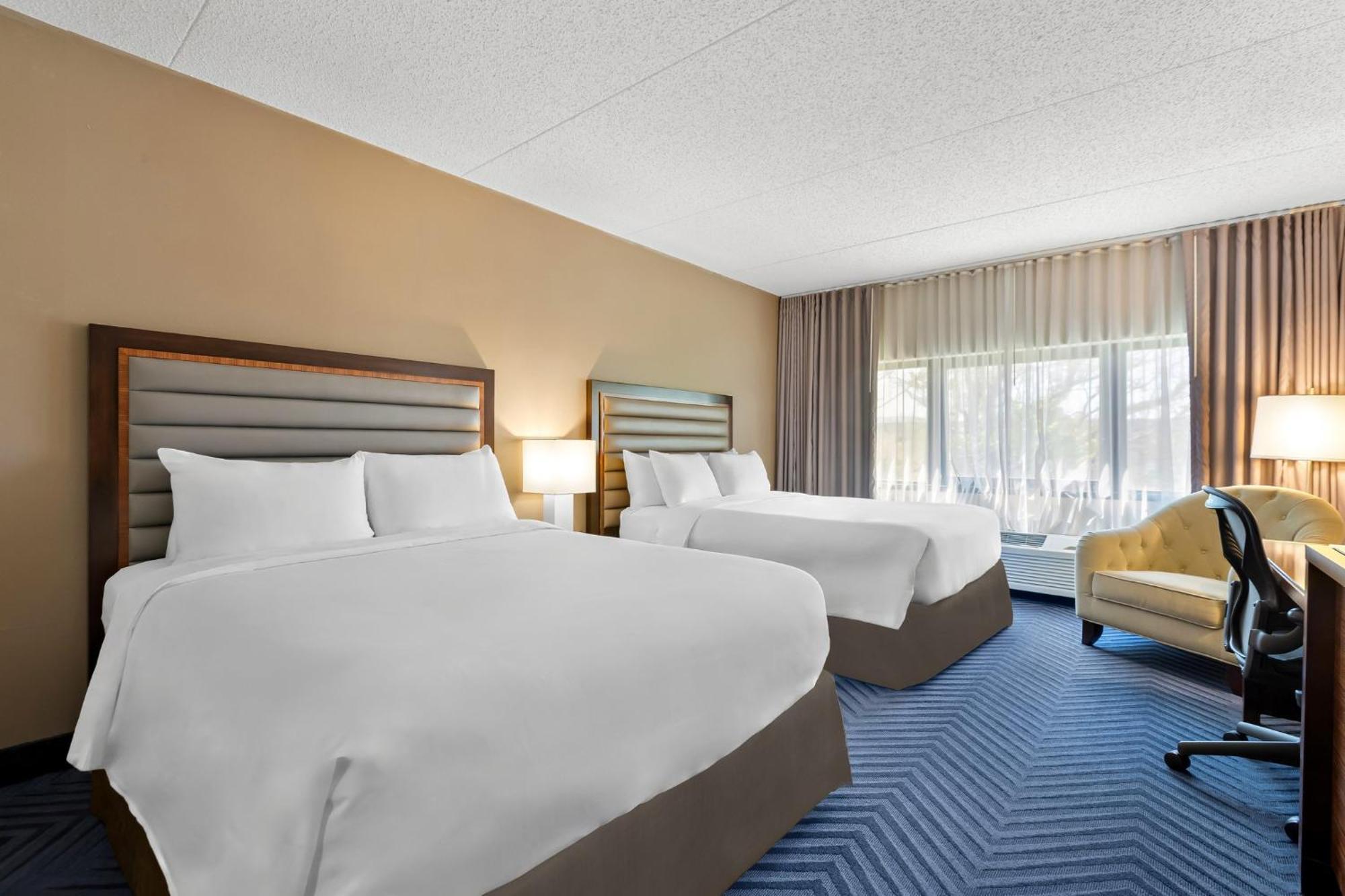 Hotel Crowne Plaza - Conference Center By Ihg 4*