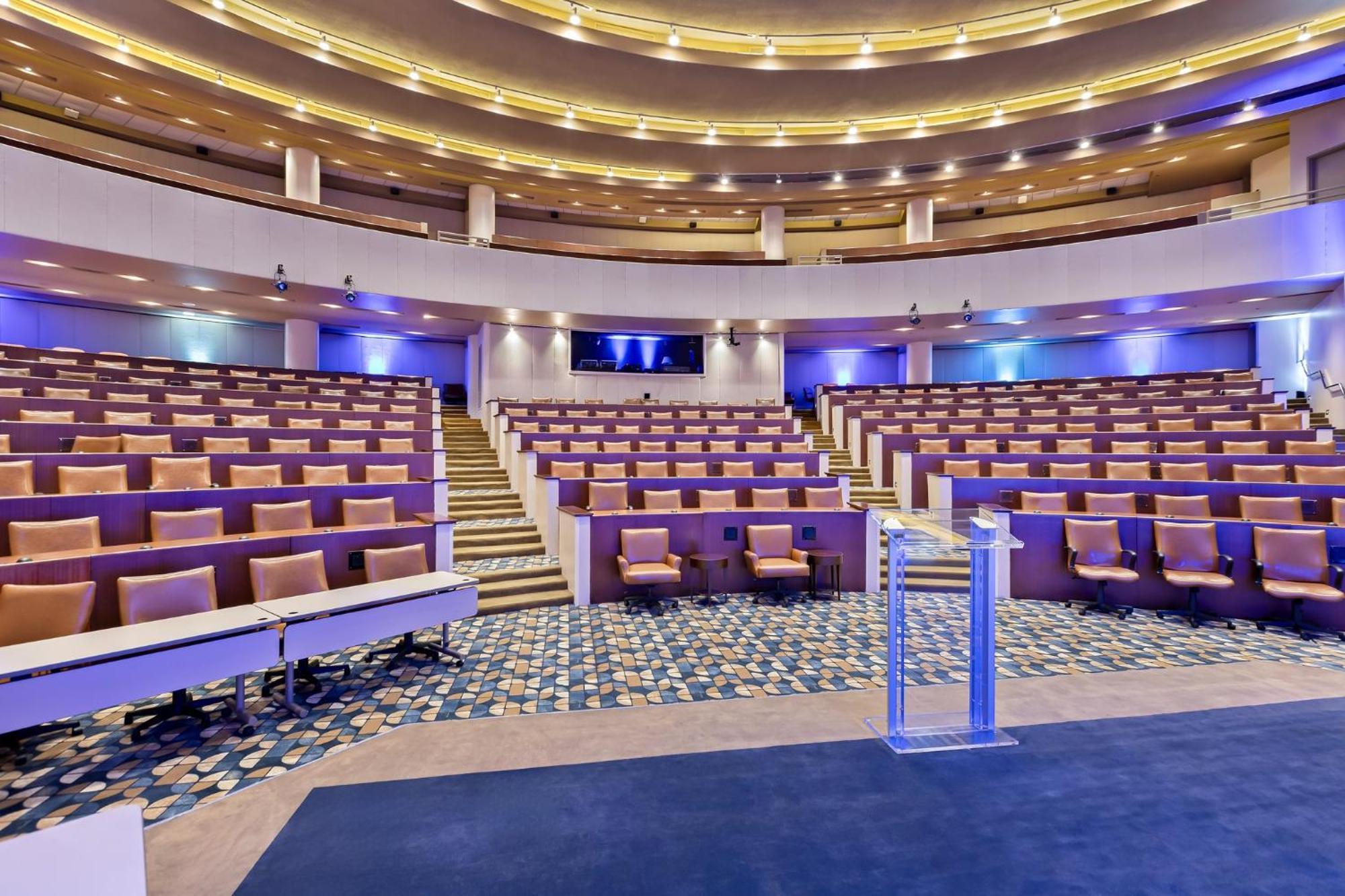 Crowne Plaza - Conference Center By Ihg 4*